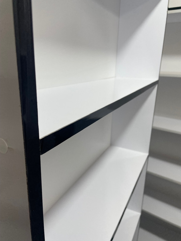 قفسه و کتابخانه عرض ۸۰ عمق ۲۰ ارتفاع ۱۹۰ سانتیمتر پنج طبقه سفید نوار لبه مشکی کتابخانه ایستاده قابل حمل قفسه اتاق کودک قفسه آماده بدون نیاز به نصب